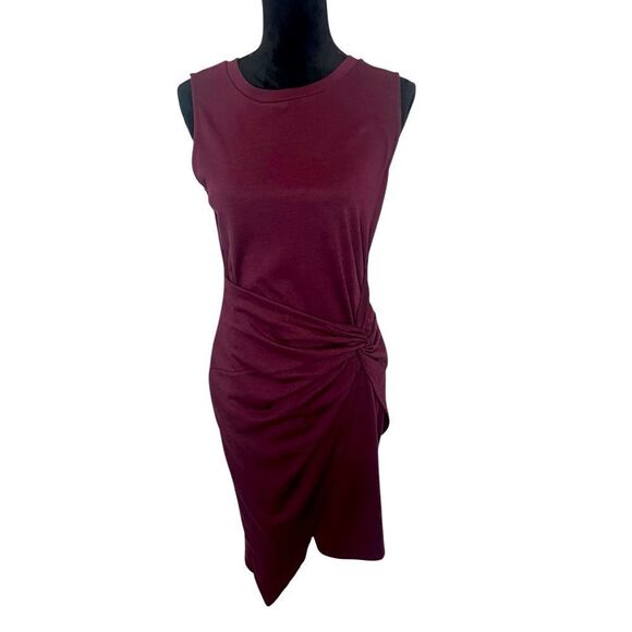 TROUVE BURGUNDY TWIST FRONT KNEE LENGTH DRESS WOMENS SIZE MEDIUM SLEEVELESS - Picture 1 of 8